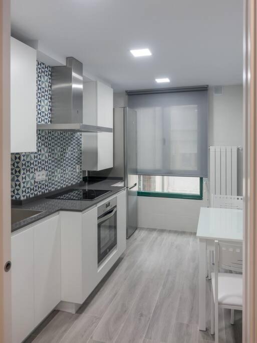 Sakura Homes Ponferrada Centro 8 Plazas מראה חיצוני תמונה